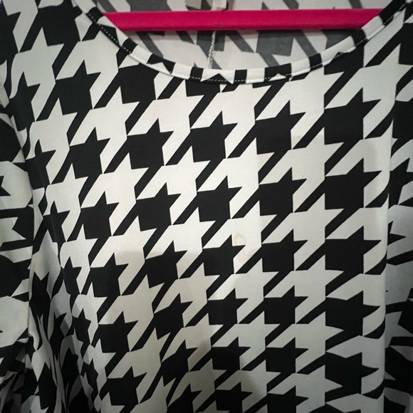 Zadie B’s Black and White Houndstooth Top - Picture 2 of 7